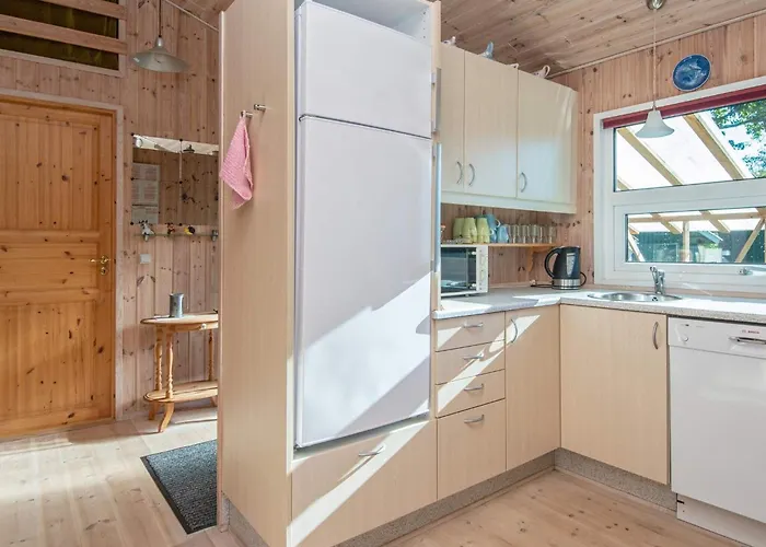 8 Person In Glesborg-by Traum
